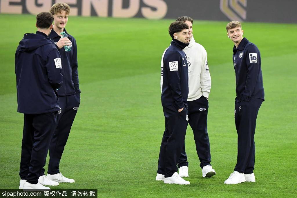 德甲中卫评级揭示新星潜力：于帕梅卡诺与施洛特贝克的技术解析与未来展望